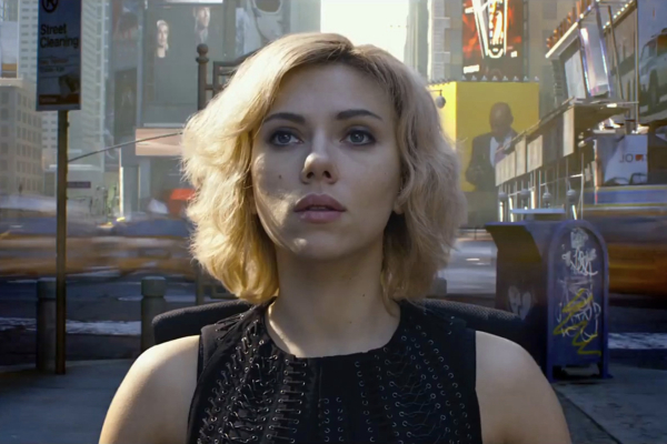 “Lucy” 2014: uma exploração visual e filosófica dos limites humanos