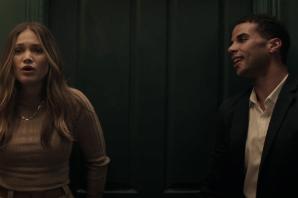 Crítica do filme Heart Eyes: Uma surpresa de Dia dos Namorados que se torna doce e sangrenta