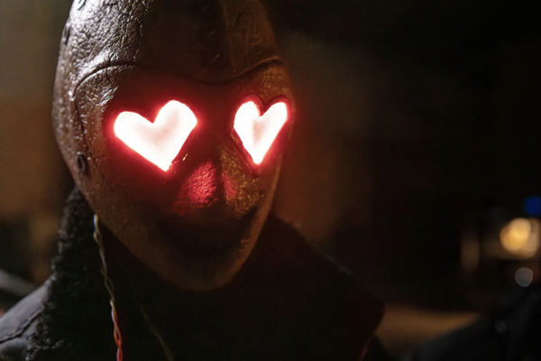 Comédia romântica sangrenta 2025: Heart Eyes faz você rir e gritar na intenção assassina rosa